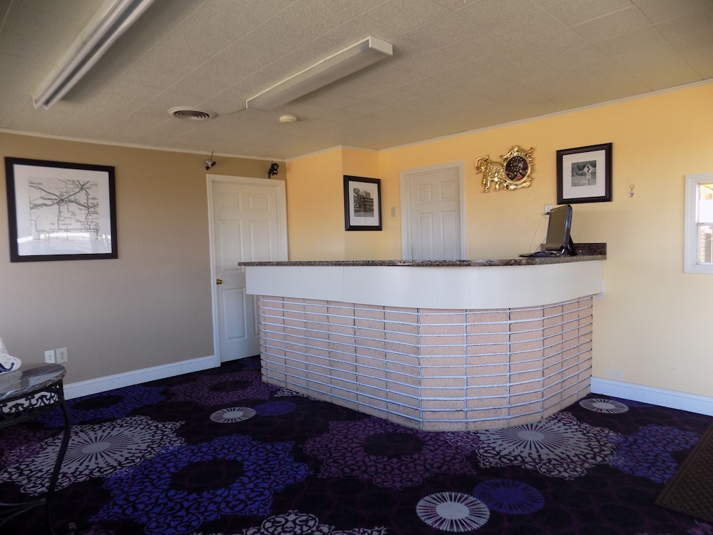 Budget Inn 9/25
