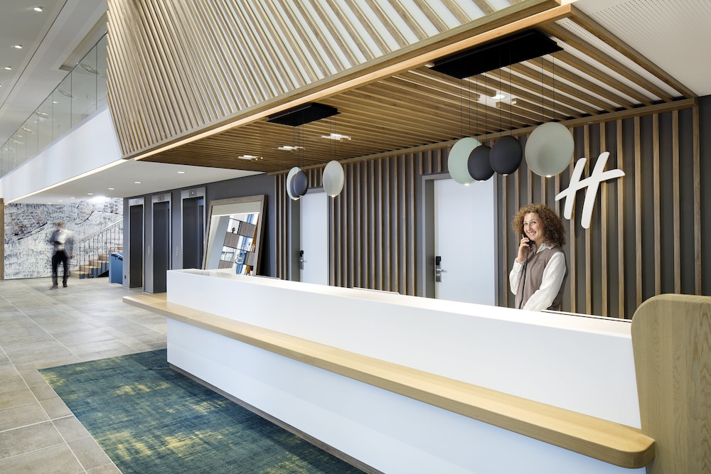 HOLIDAY INN HAMBURG - HAFENCITY 11/75