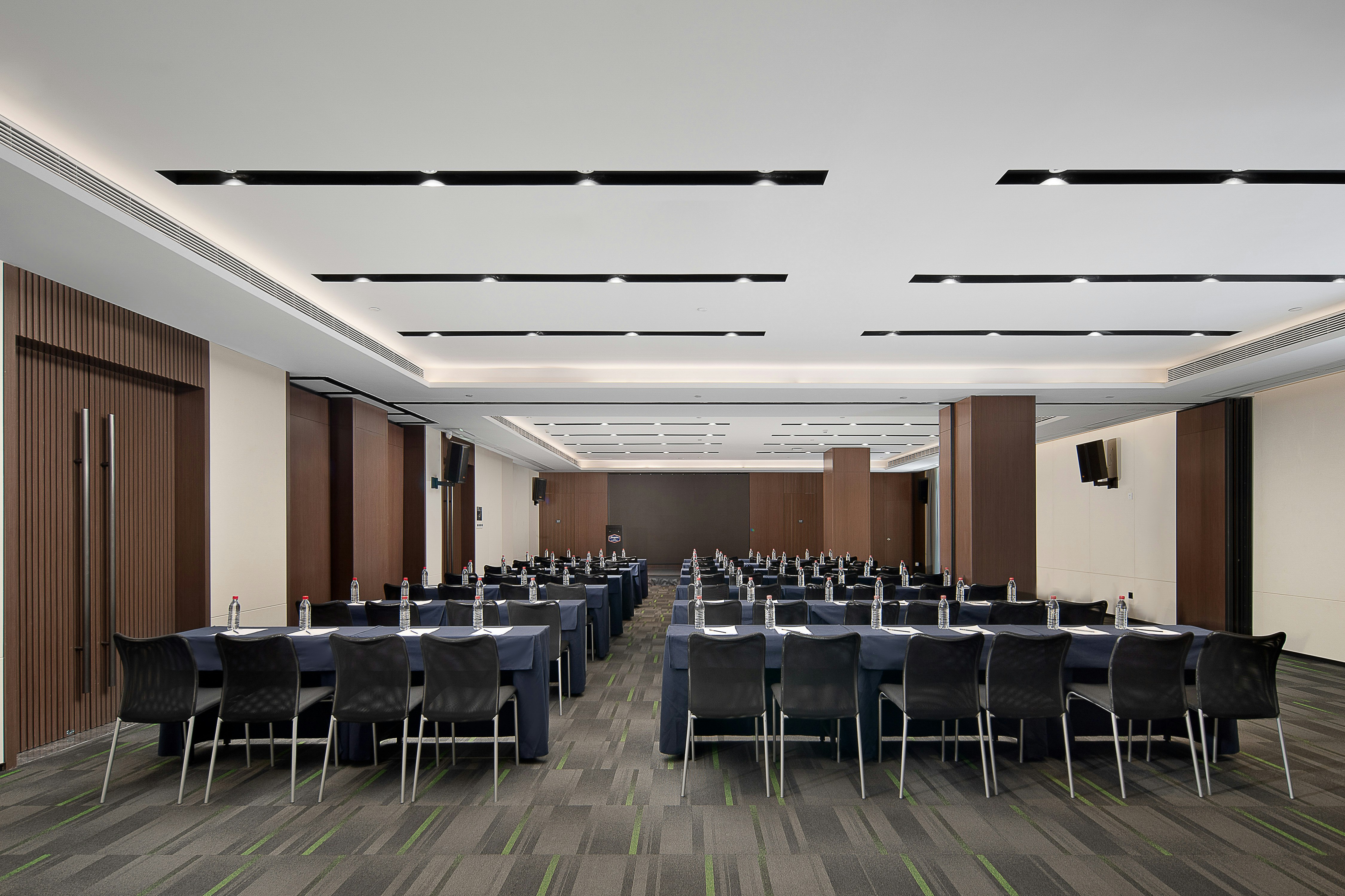 Hampton By Hilton Guangzhou Railway Station 53/61