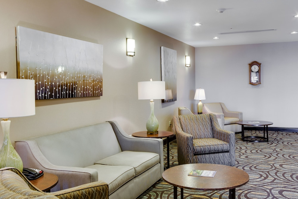 Holiday Inn Express Suites Nevada 53/66