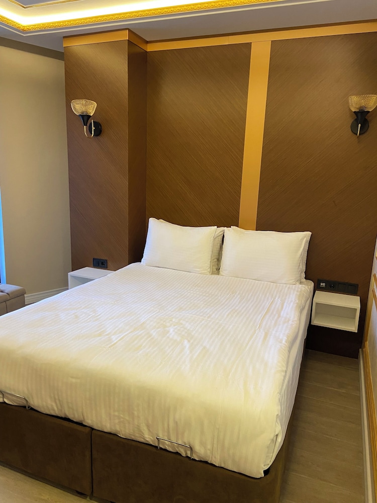 ISTANBUL TOWN HOTEL 23/62