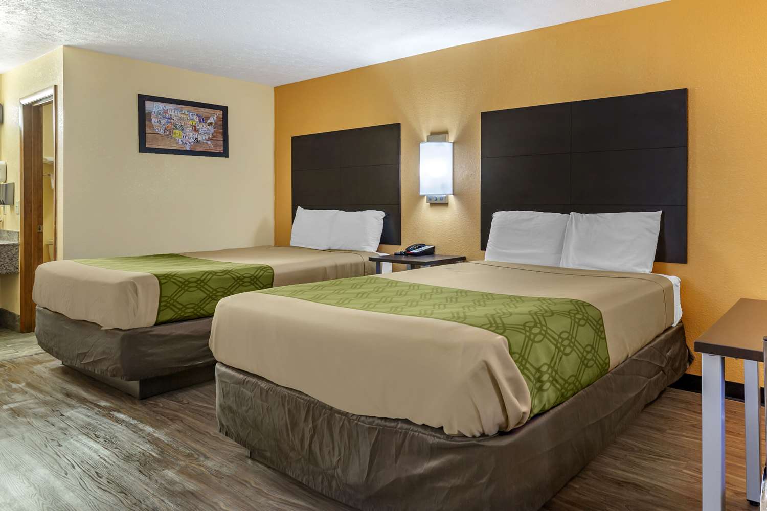 غرفة بسريرين كوين، Econo Lodge North Nashville TN 4/5