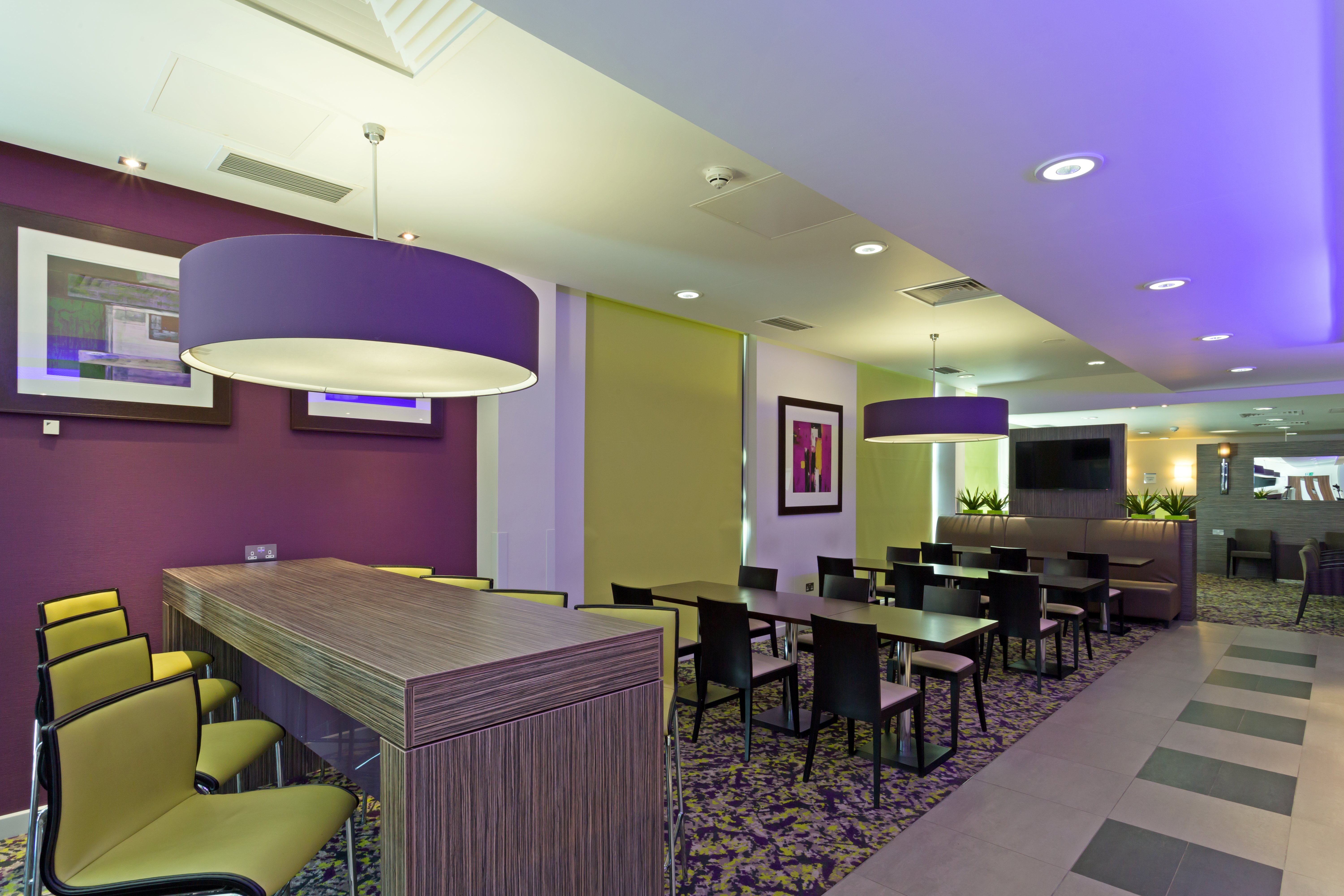 HOLIDAY INN EXPRESS HARLOW 58/74