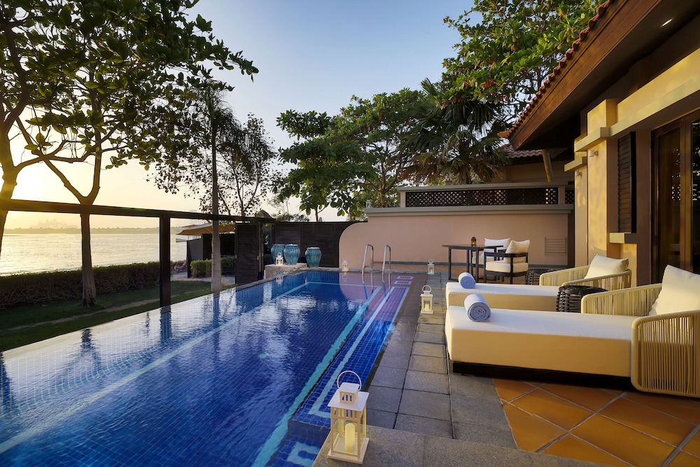 swimming pool spa