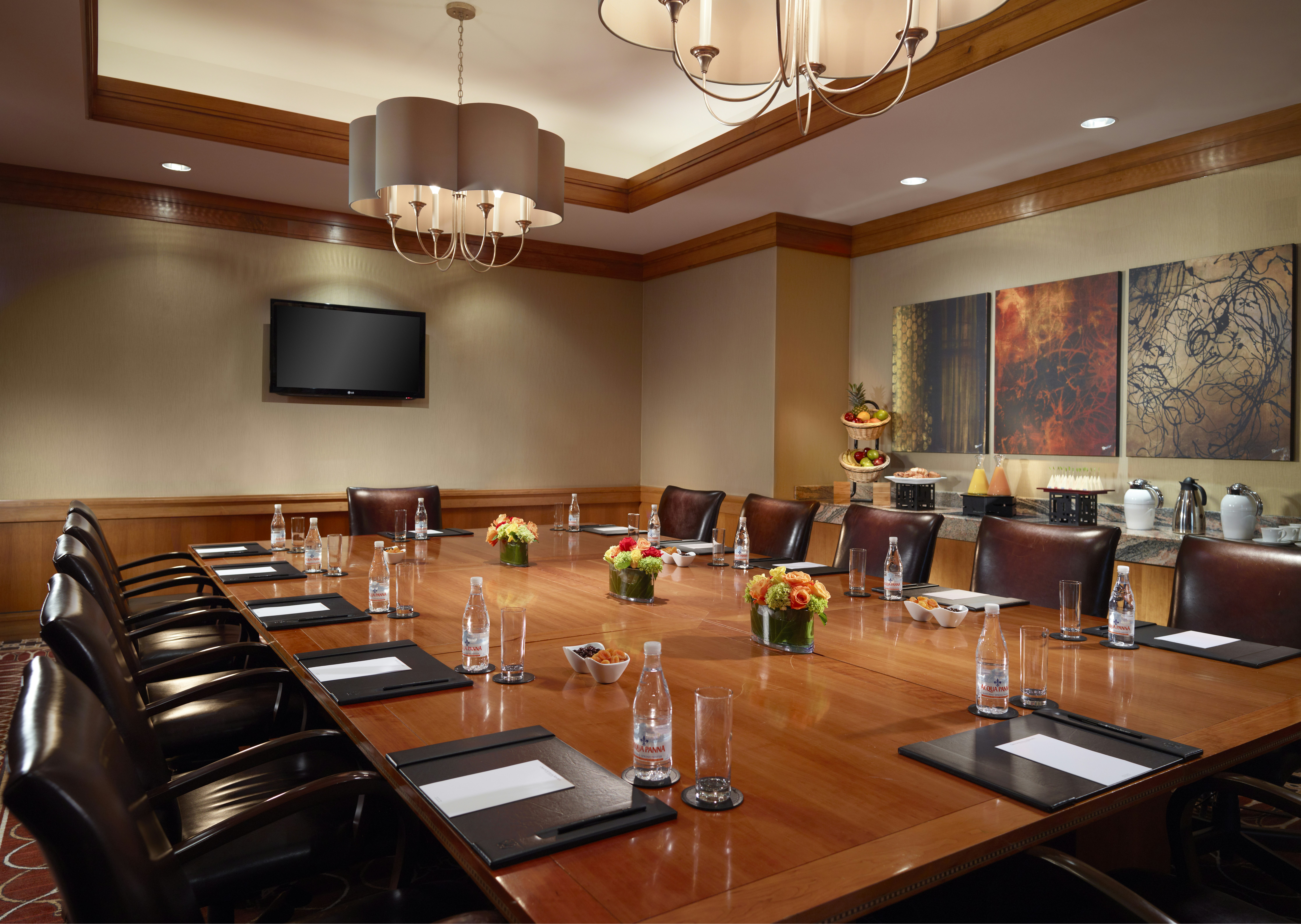 Omni Los Angeles Hotel At California Plaza 72/81