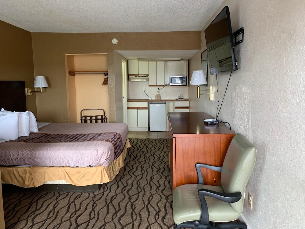 Budgetel Inn and Suites Fort Gordon Augusta 19/50