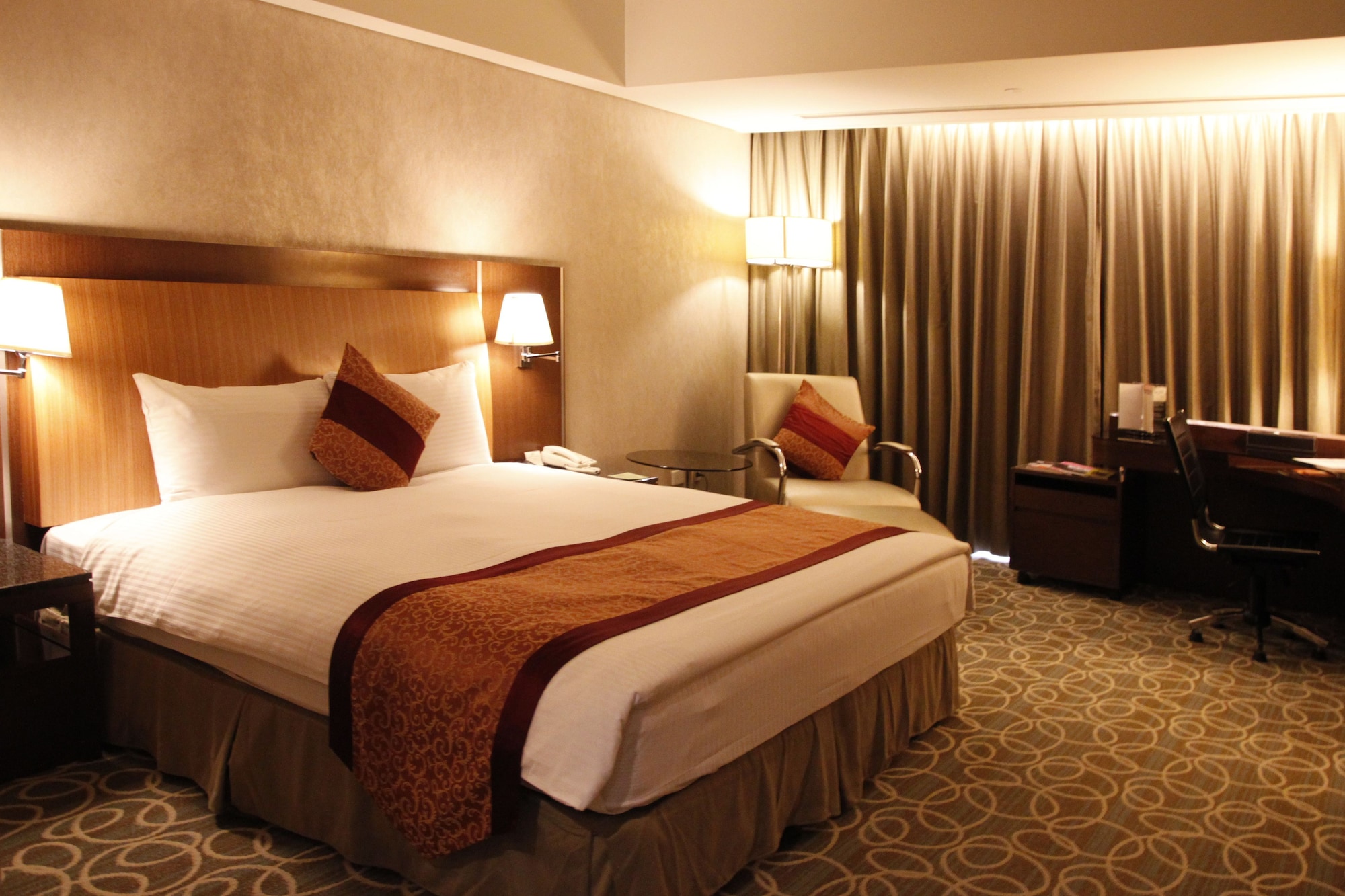 DELUXE, DOUBLE BED
