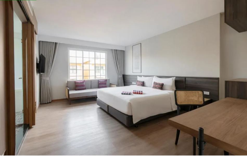 DELUXE ROOM
