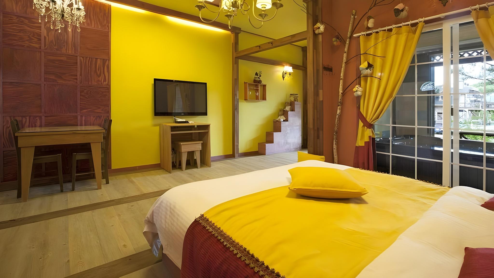 Forest, Spa, Single, Double Bed, Hot Tub, Terrace