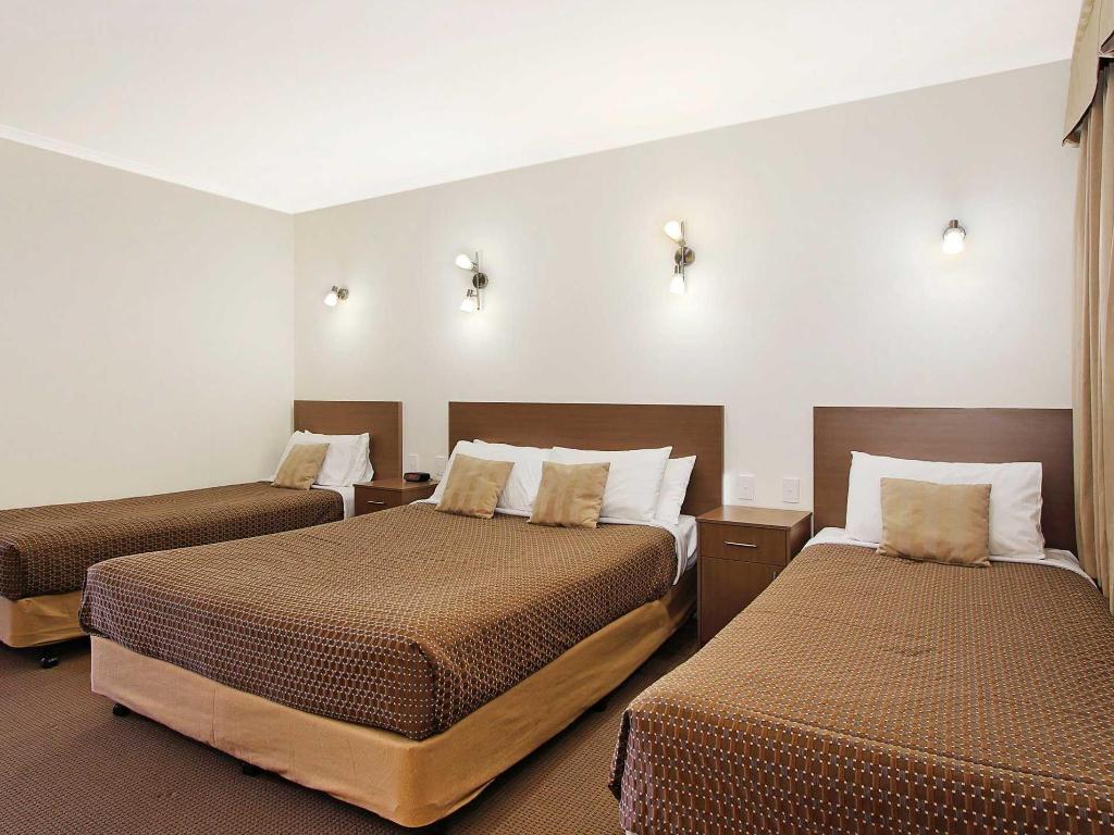 Room, Queen and Twin Beds