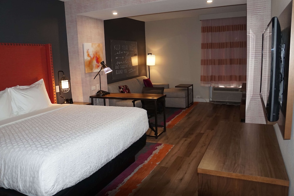 La Quinta Inn And Suites By Wyndham Lewisville 9/50