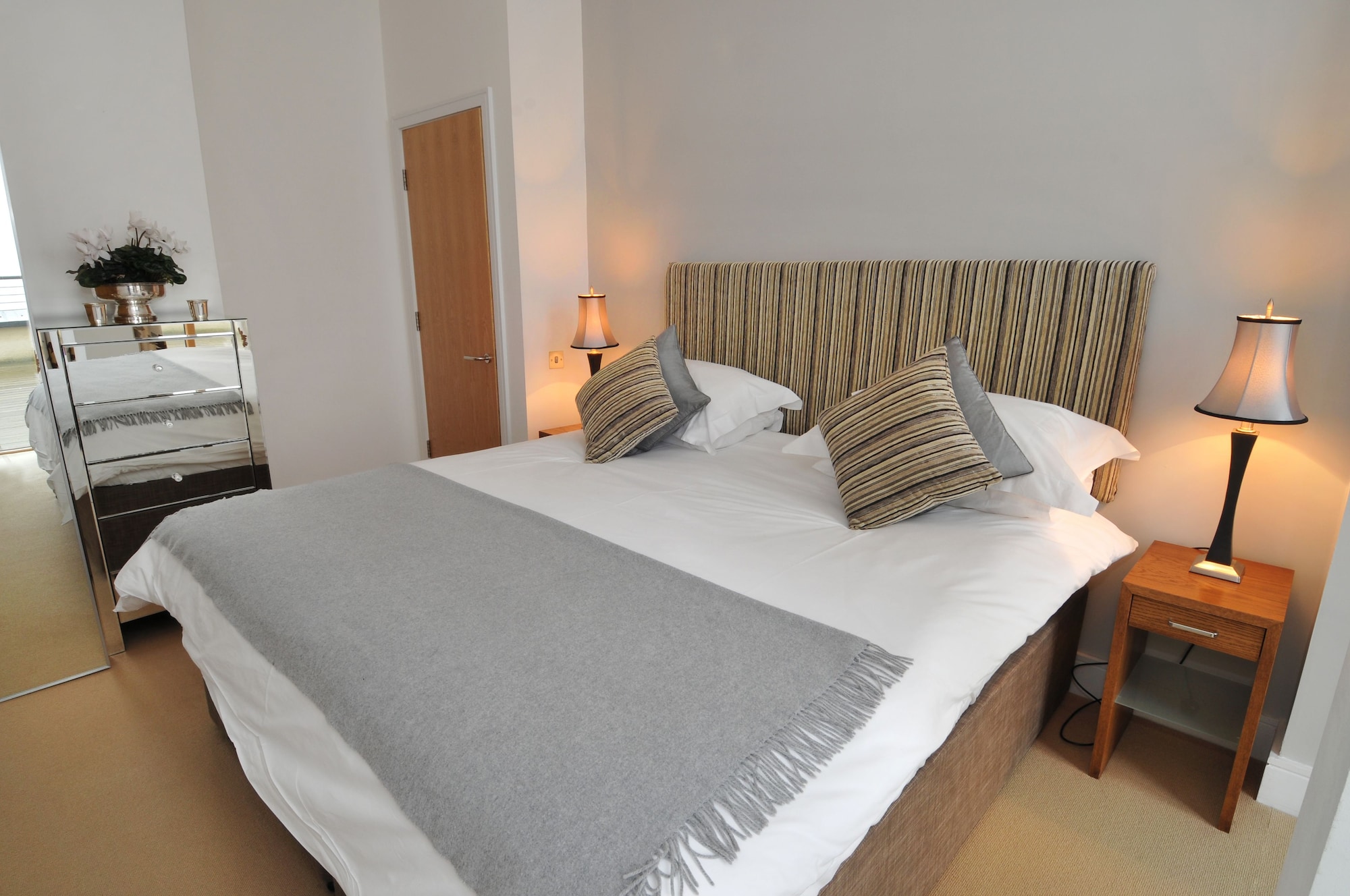 2 Bedrooms, Deluxe, Apartment, King Bed, River View, 2 Bathrooms