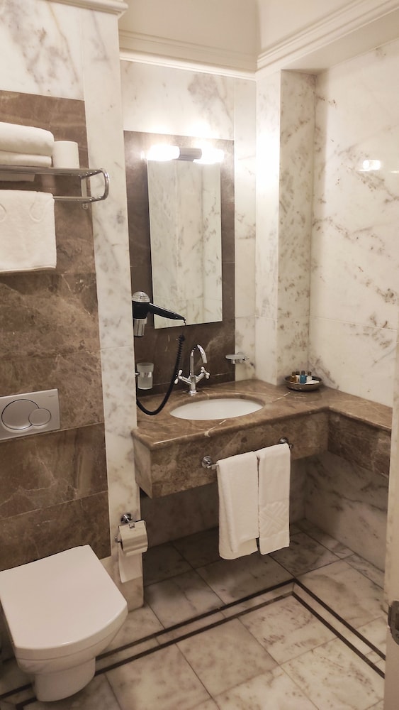 Corinne Hotel 42/50