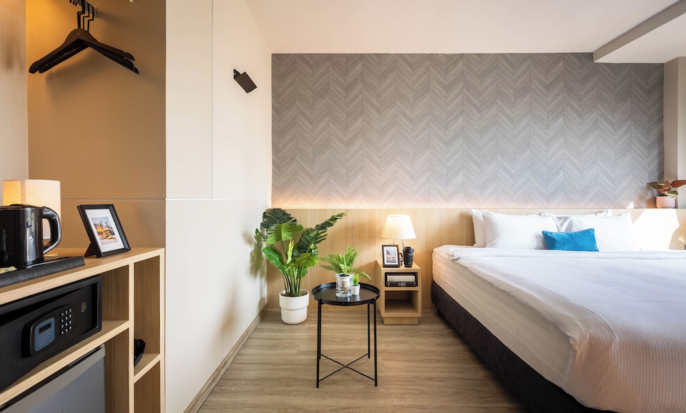 56 Hotel 25/50