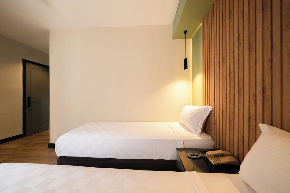Leons Hotel 19/50
