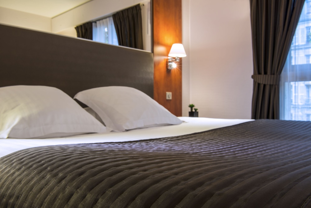 Ampere Hotel 17/80