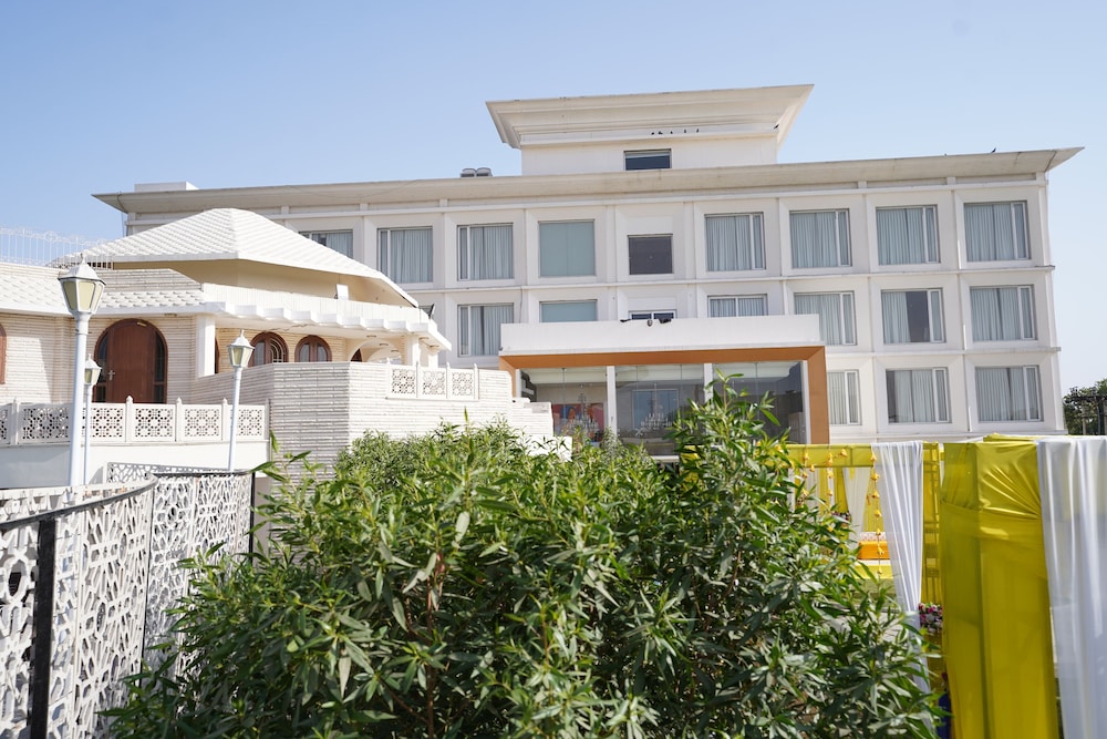 Stardom Hotels & Resort 11/48