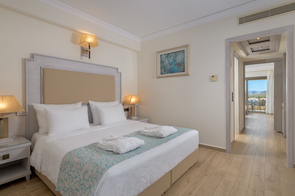 La Marquise Luxury Resort Complex 25/71