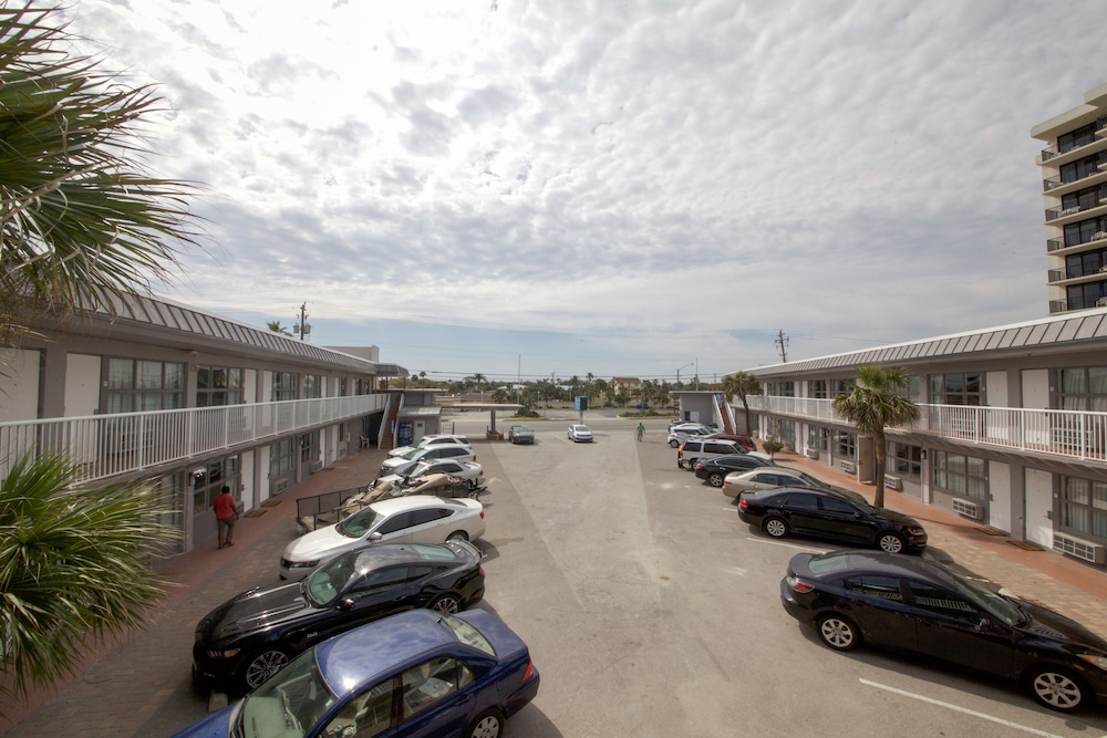 Beach House Inn 44/50