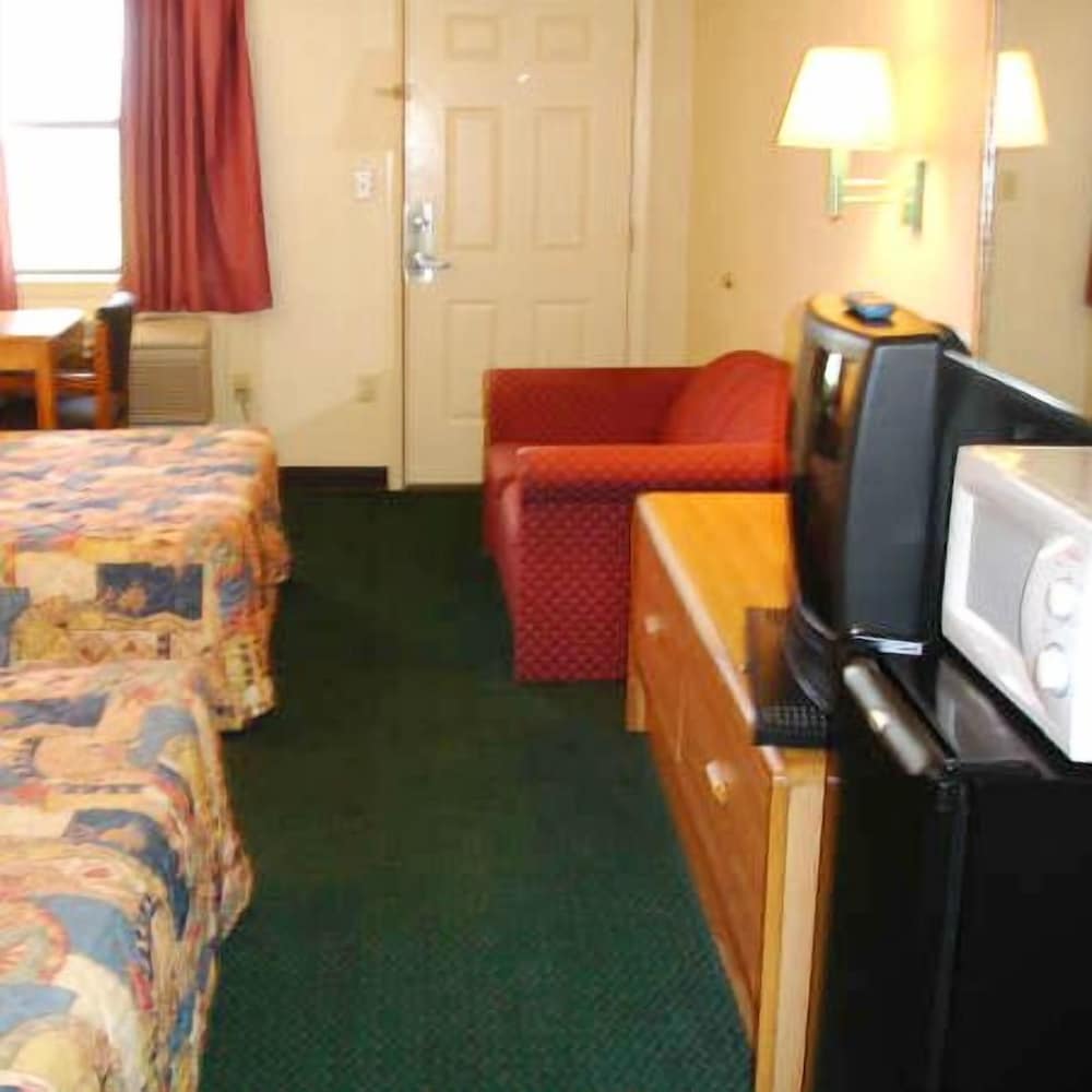 Luxury Inn and Suites Forrest City 31/34