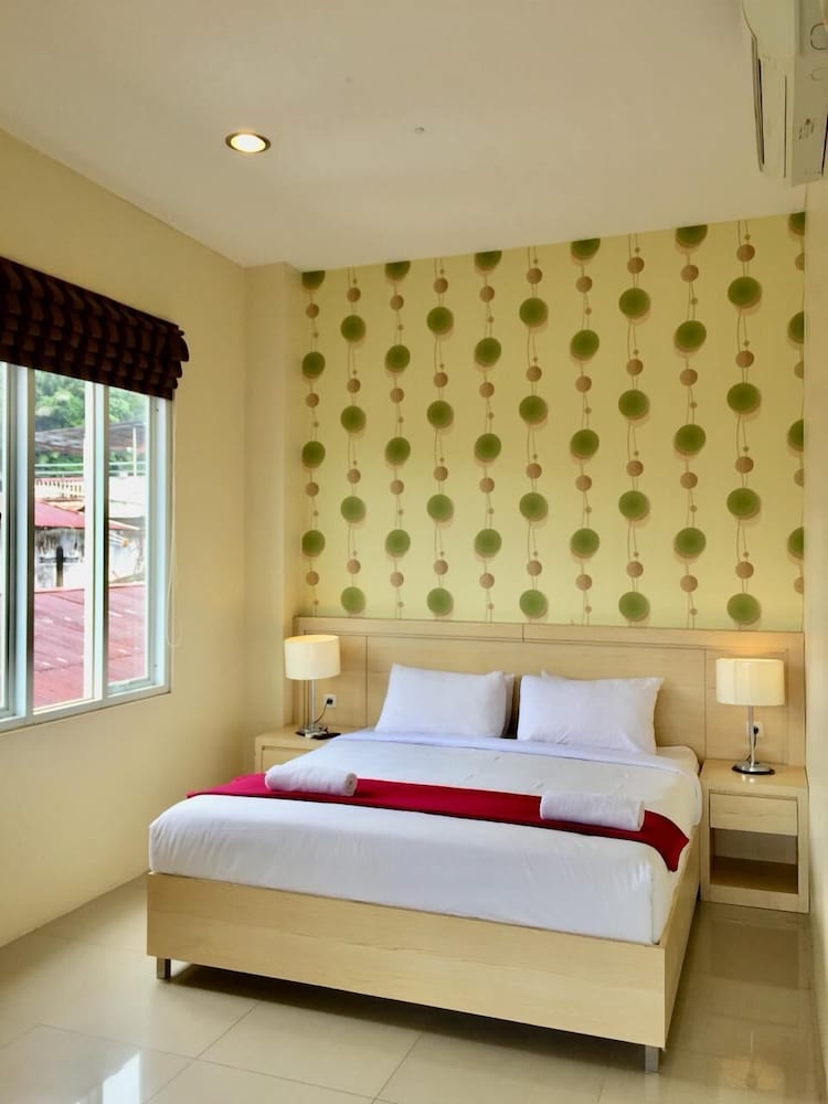 Miracle Hotel Manado 7/23