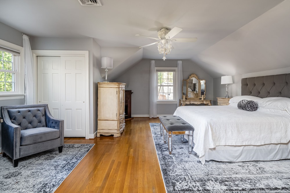 Colonial Gardens Bed & Breakfast 8/43