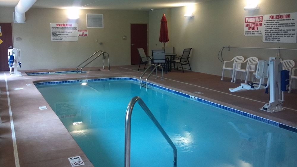 Cobblestone Hotel Knoxville 31/56