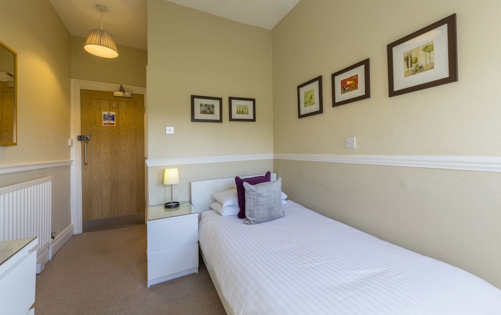 The Gables Guest House 6/50