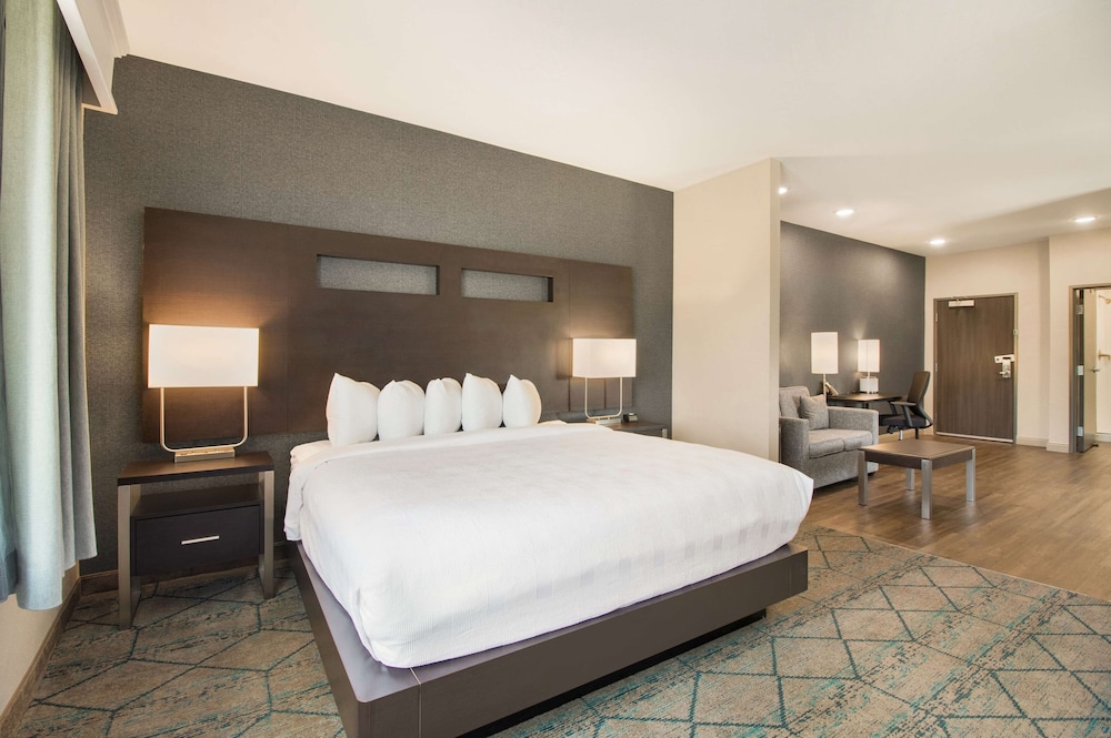 Comfort Inn & Suites Clarksville - Louisville North 30/69