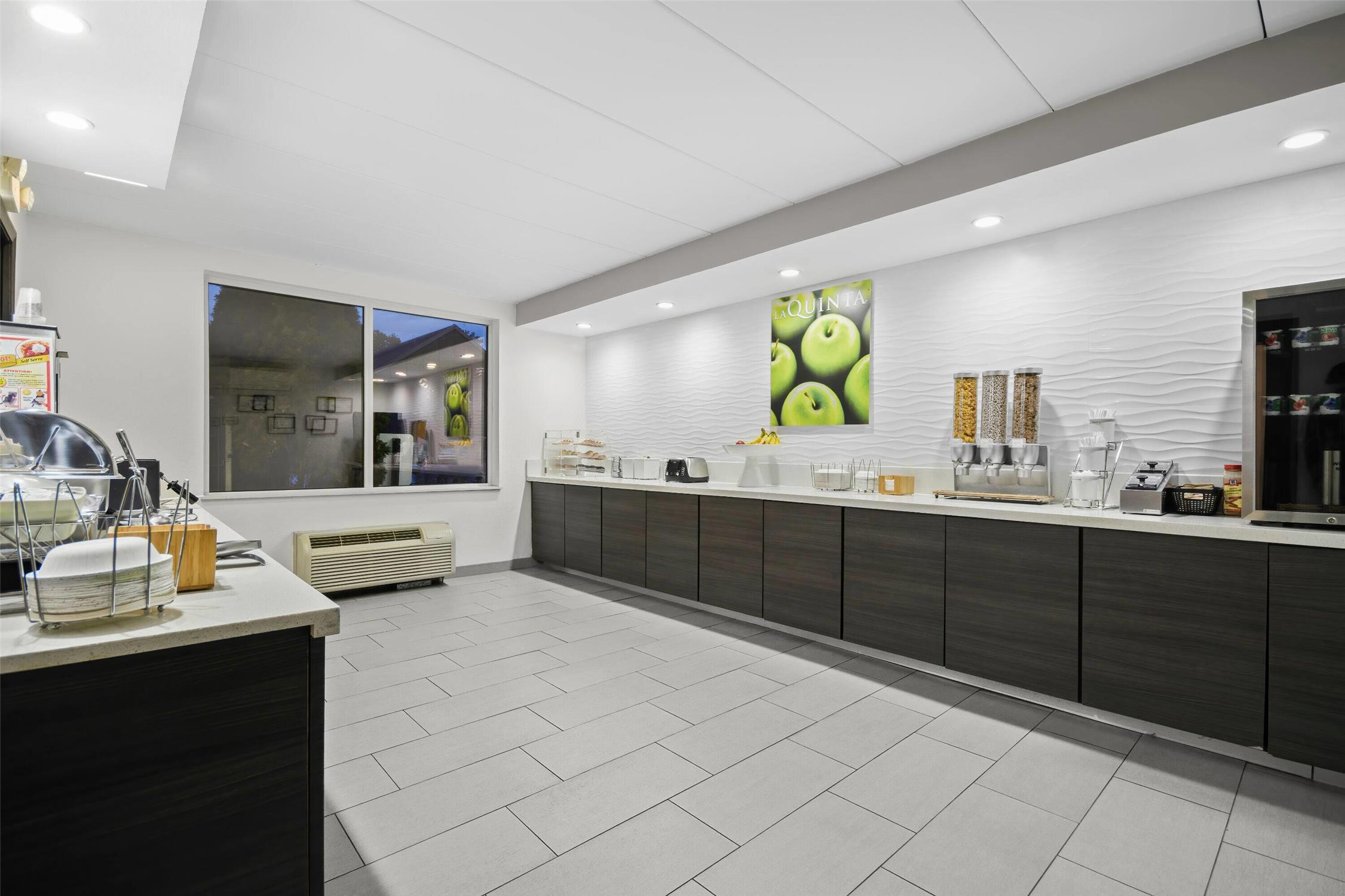 La Quinta Inn & Suites by Wyndham Sturbridge 11/50