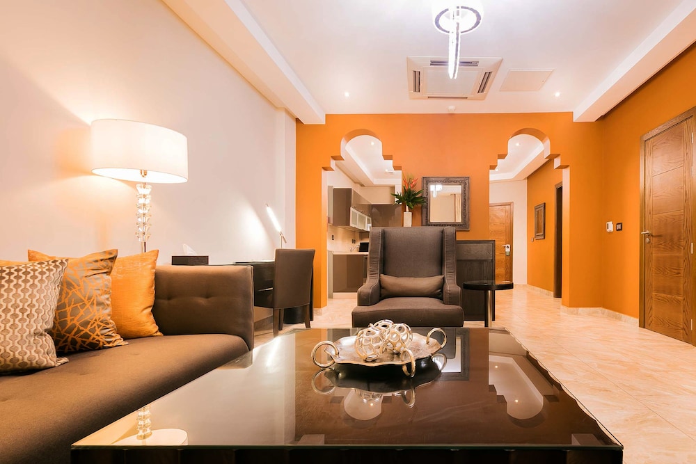 Oak Plaza Suites 45/66