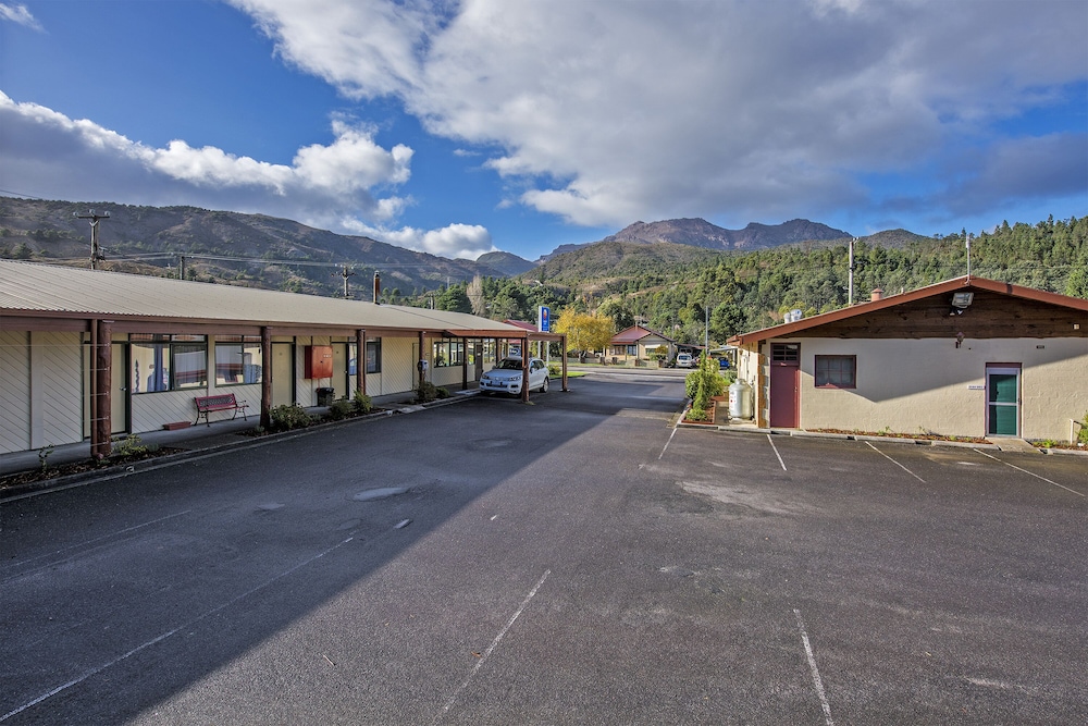 Gold Rush Inn 6/40
