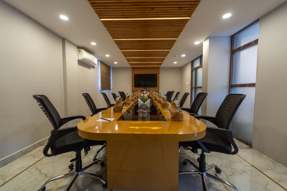 Clarks Inn Airport Hotel Bangalore 31/34