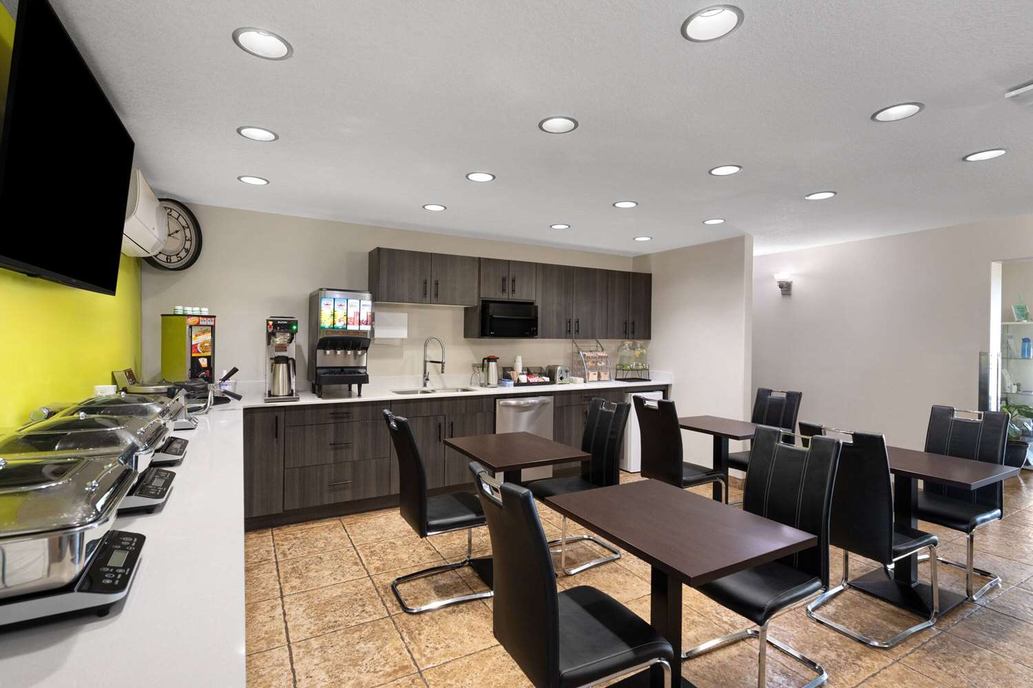 Super 8 By Wyndham Fort Mcmurray 26/31