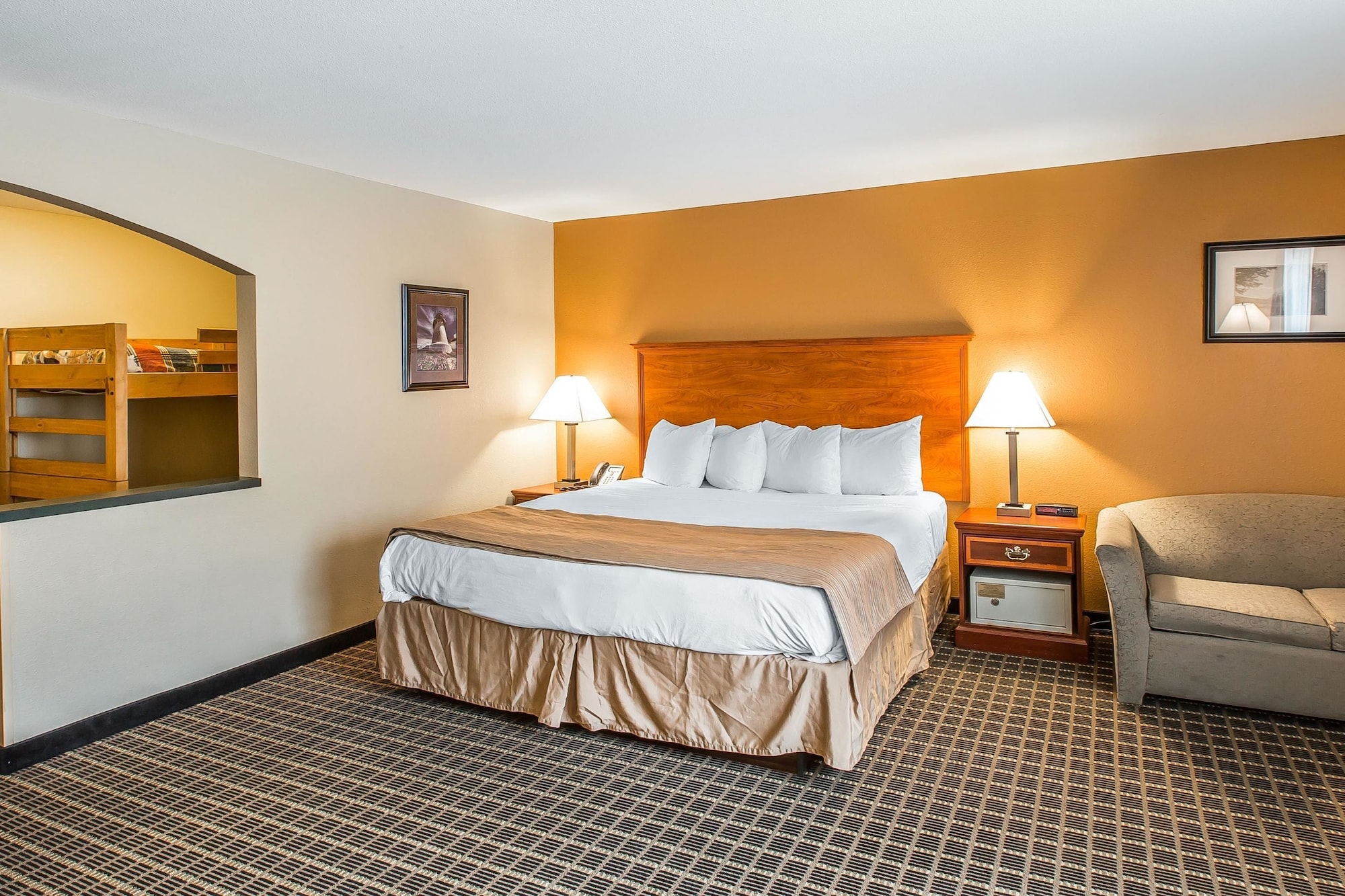 EFFICIENCY, SUITE, KING BED