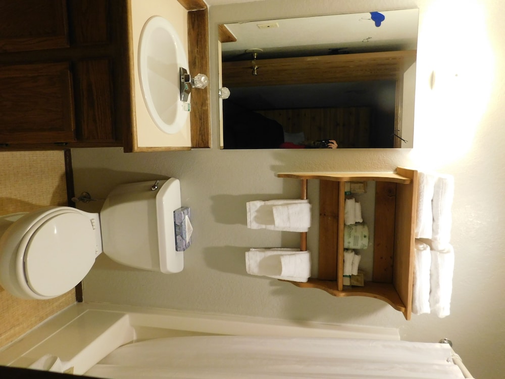 Packwood Inn 50/56