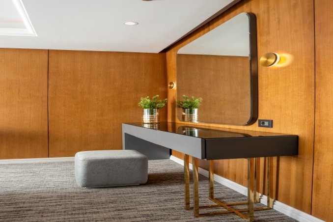 Triumph Luxury Hotel 13/64