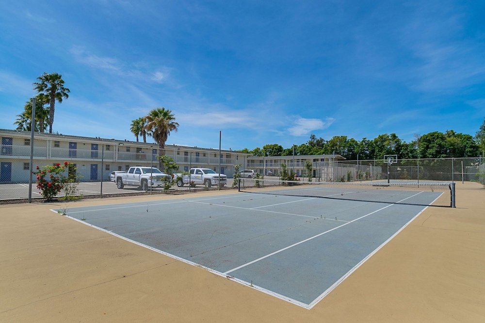 Motel6 Santa Maria, CA - South 36/56