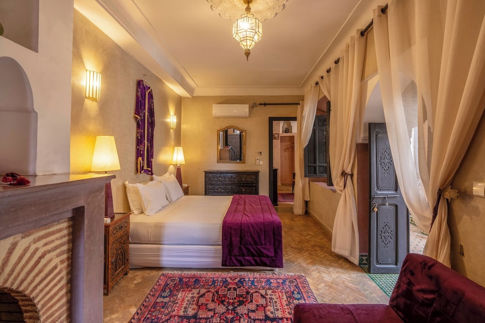 SUPERIOR, DOUBLE BED