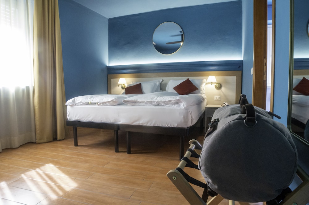 ECONOMY, DOUBLE OR TWIN BED