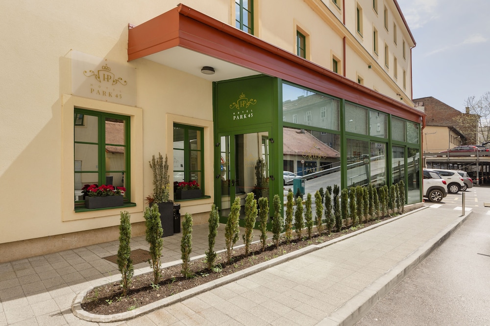 Hotel Park 45 4/57