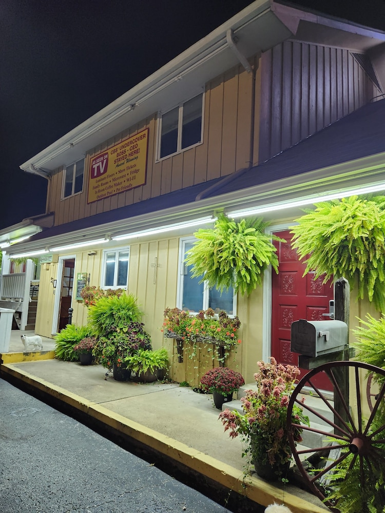 Homestead Motel 5/44