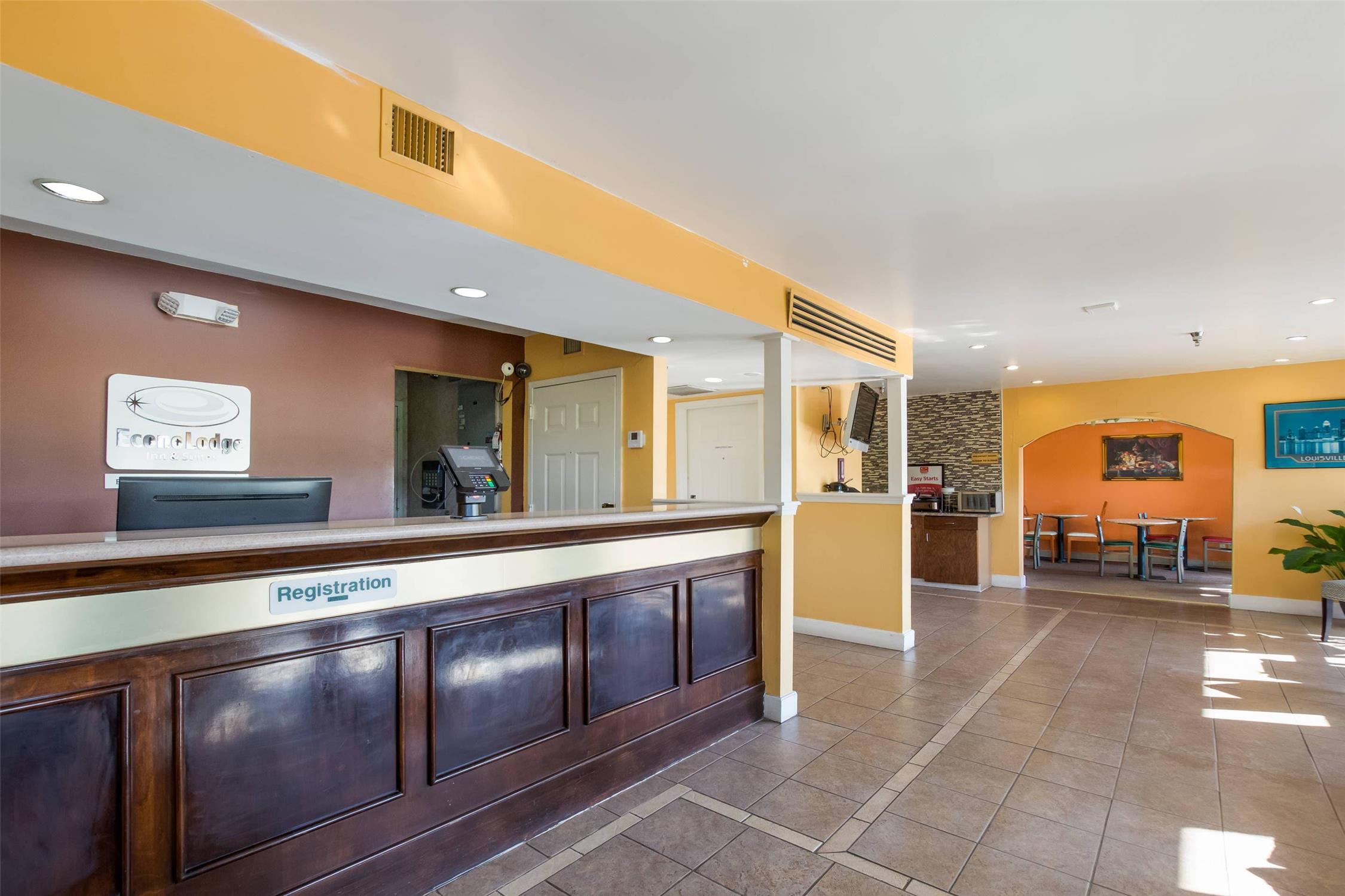 Econo Lodge Inn & Suites Brooks - Louisville South 8/23