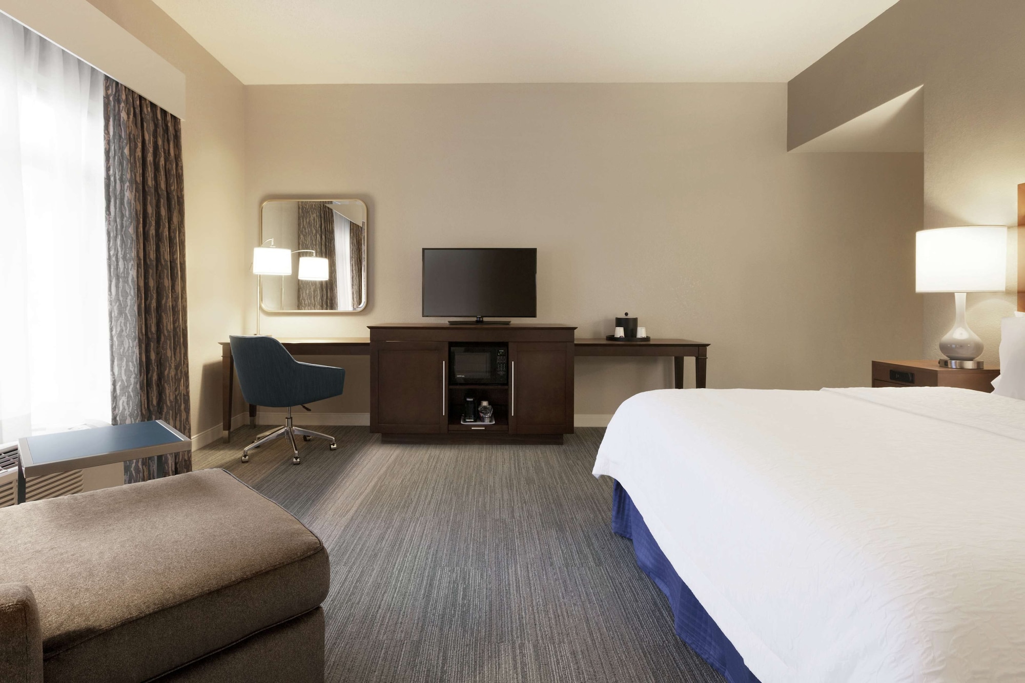 SUITE, 2 KING BEDS, PARLOR, SOFA