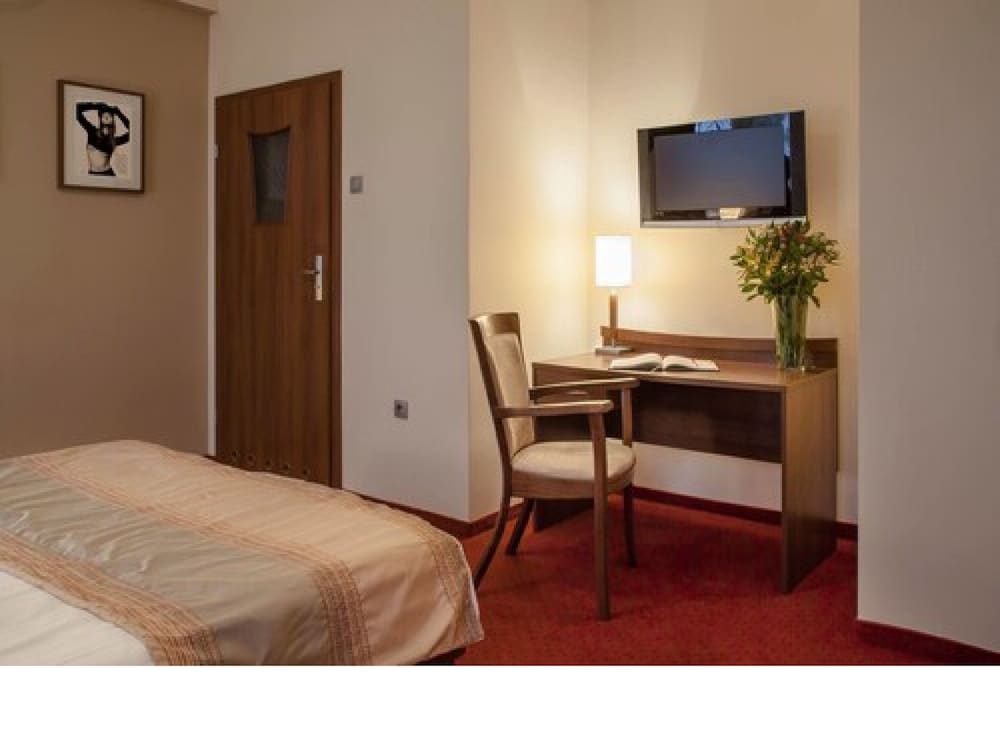 Mhotel 12/50