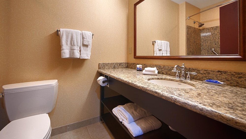 Best Western Plus Ticonderoga Inn & Suites 9/35