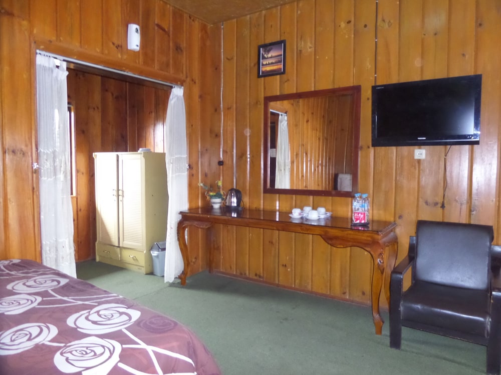 Cemara Indah Hotel 8/50