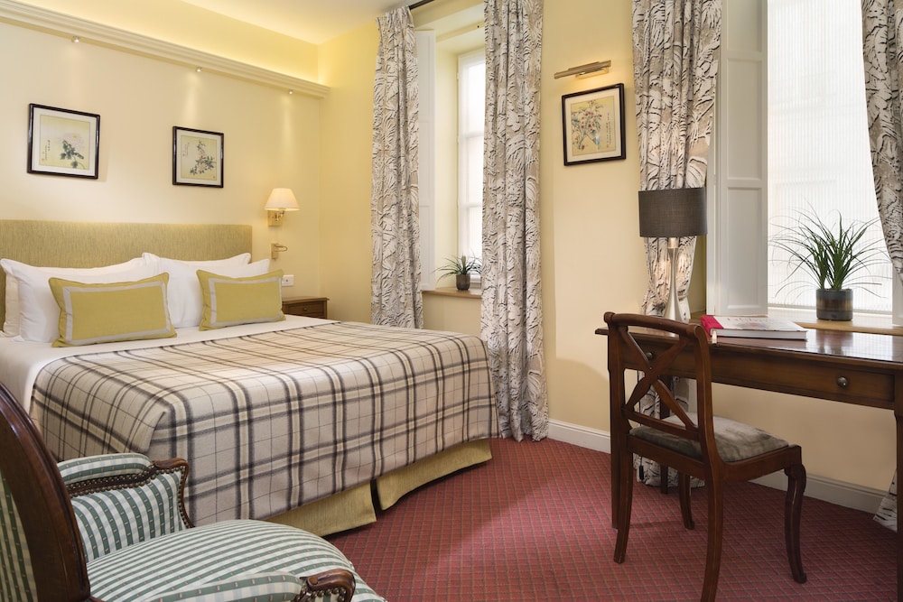 ROOM, DOUBLE BED, STREET SIDE VIEW, GROUND FLOOR