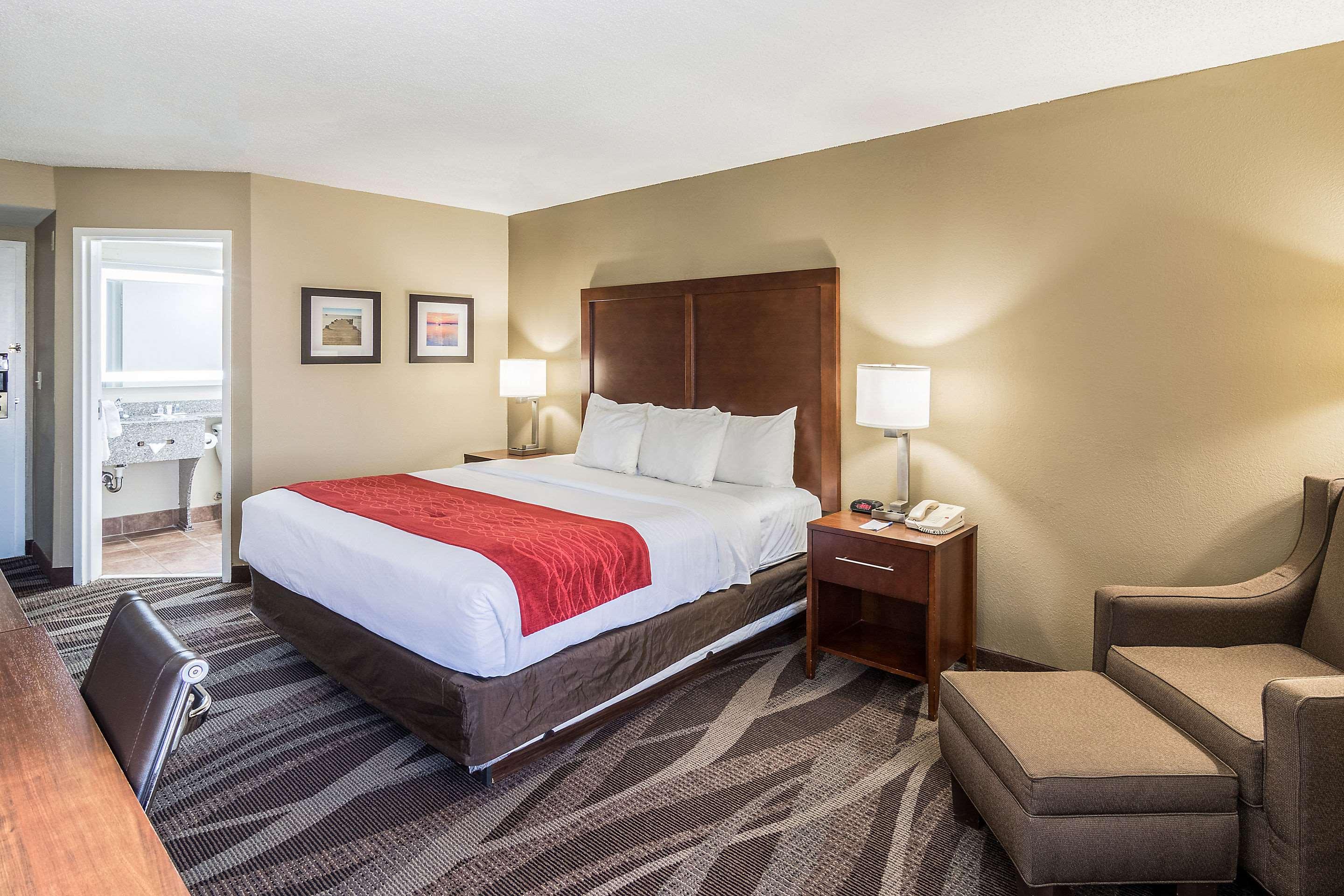 ROOM, KING BED