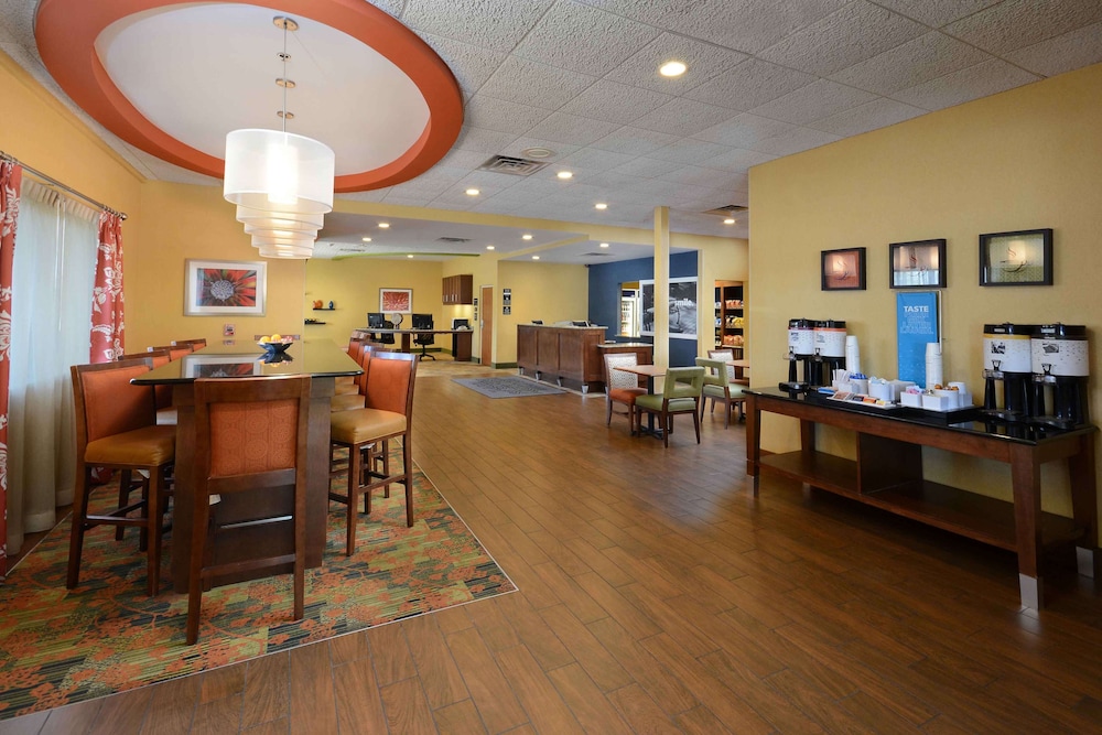 Hampton Inn Fayetteville Fort Bragg 33/41